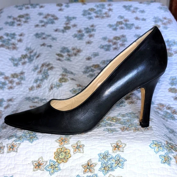 Manolo Blahnik black leather pumps size 38 gentle used - Picture 9 of 12